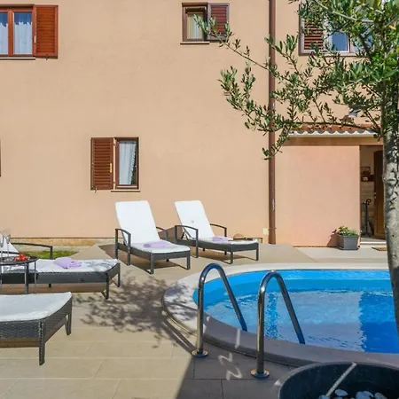 Ferienhaus Stunning In Dobrani With Wifi Rebici