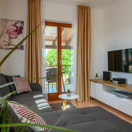 Holiday home Stunning In Dobrani With Wifi Rebici