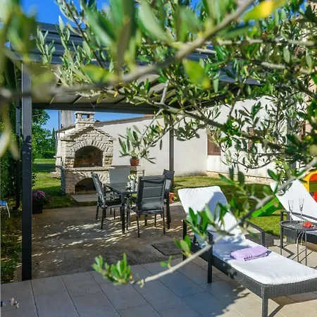 Holiday home Stunning In Dobrani With Wifi