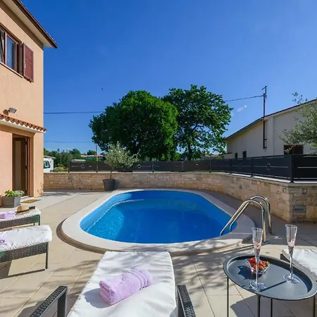Stunning In Dobrani With Wifi Holiday home Rebici