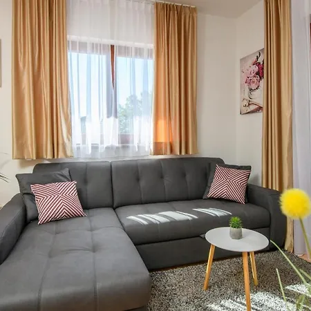 Stunning In Dobrani With Wifi Holiday home Rebici