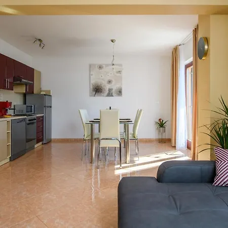 Stunning In Dobrani With Wifi Holiday home *
