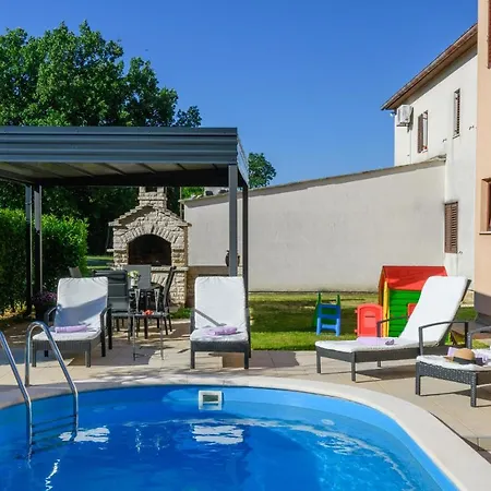 Holiday home Stunning In Dobrani With Wifi Rebici
